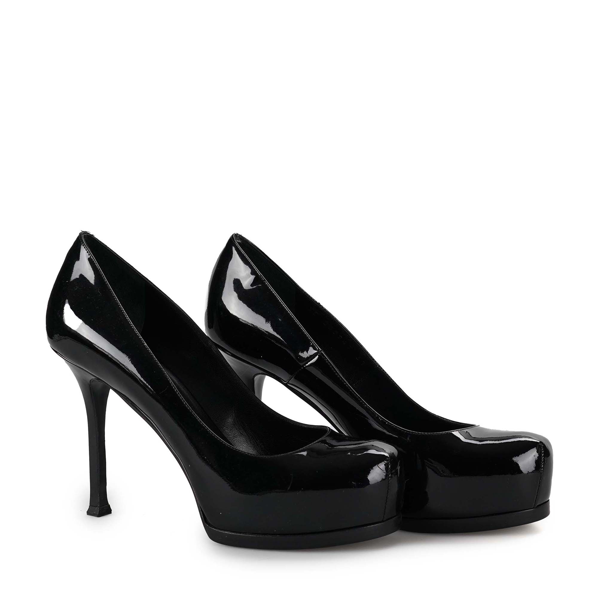 Yves Saint Laurent - Black Patent Leather Pumps